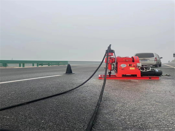 银海马路路基路面开裂下沉注浆加固灌浆